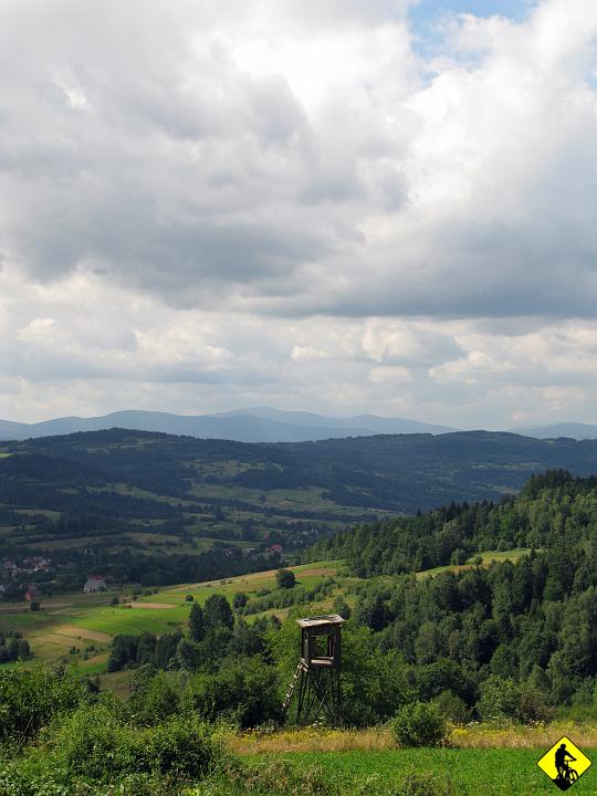 fota 038.jpg - Teren wita nas widokami i pełną gamą zielonych barw.